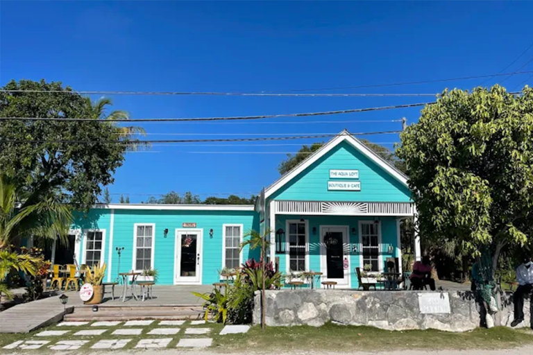 Aqua Loft Boutique & Café