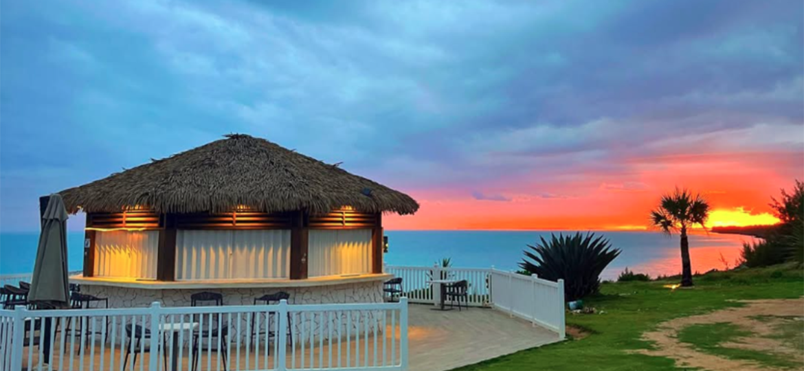 El Karaka Glass Window Bar & Grill